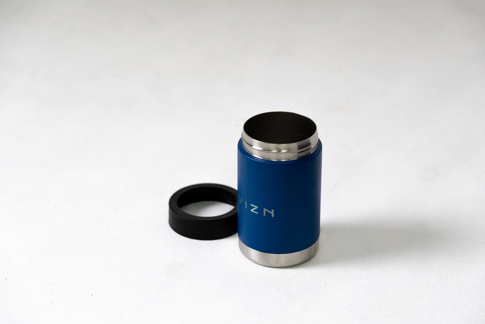 Stubby holder that keeps drinks cold from the first sip to the last