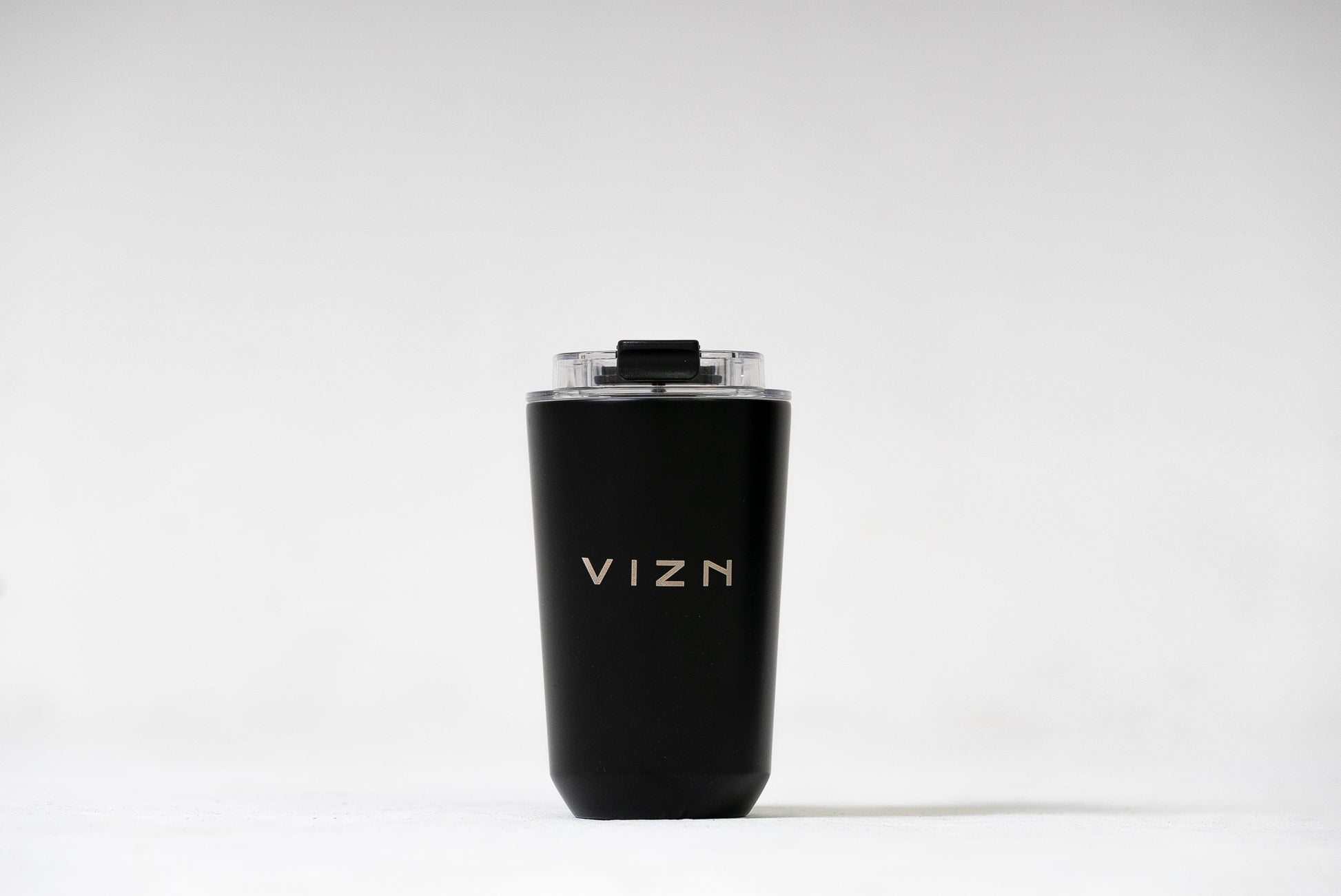 Beaker coffee cup with cool-touch outer surface and leak-proof lid