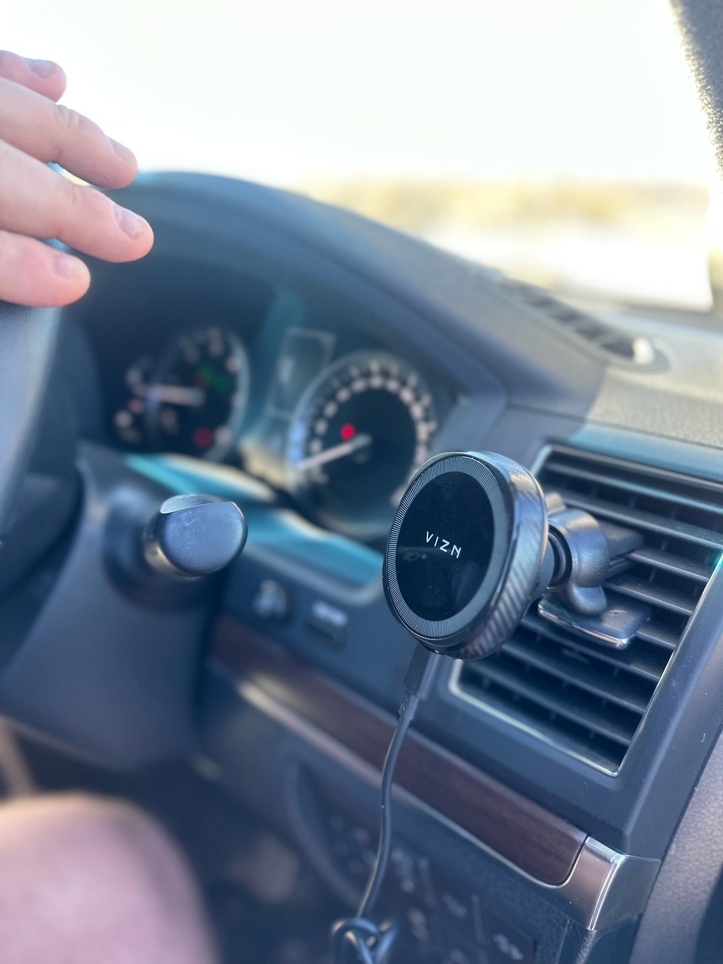 Wireless Phone Charger And Mount