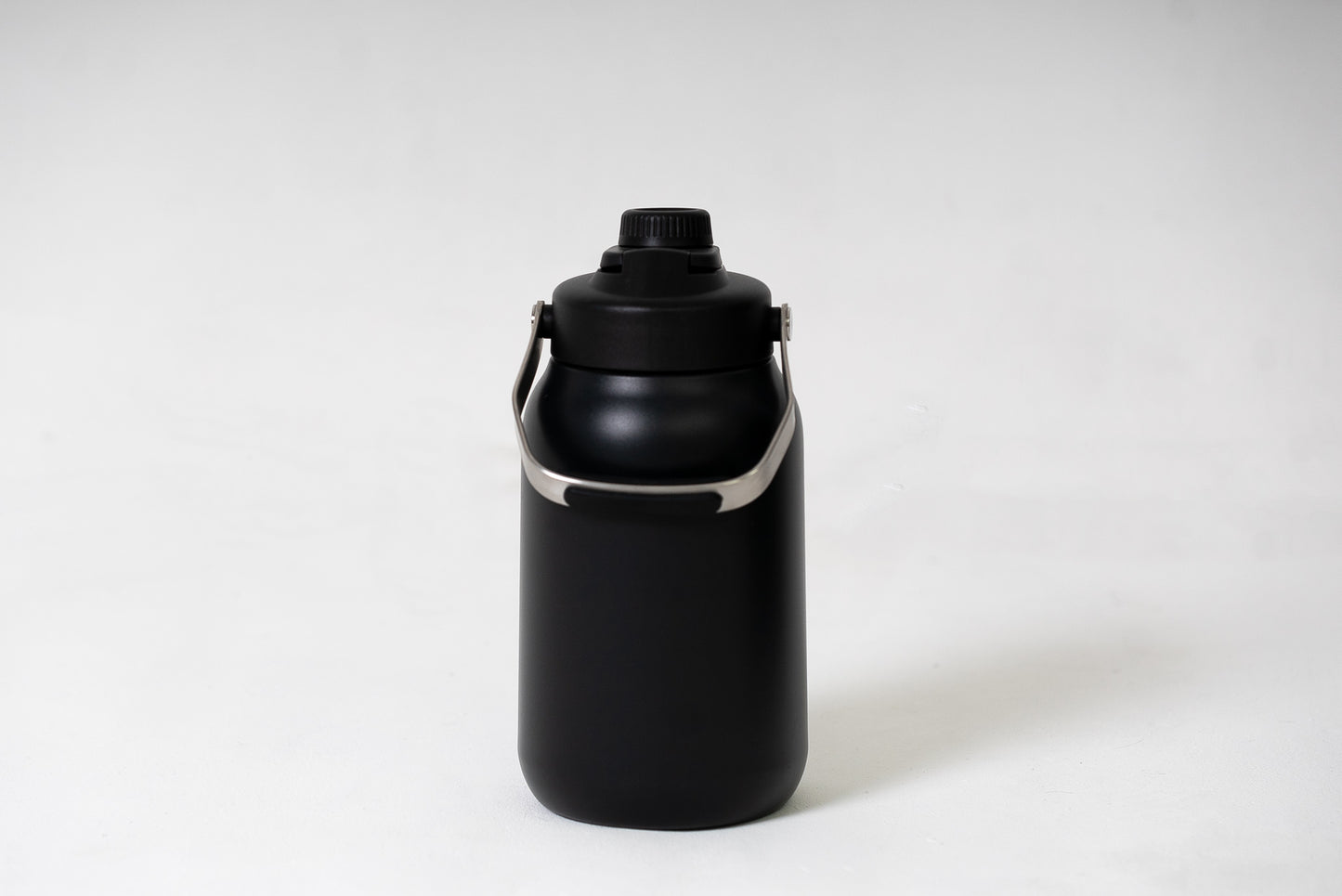 1.9L stainless steel Growler water bottle with carry handle and condensation-free design