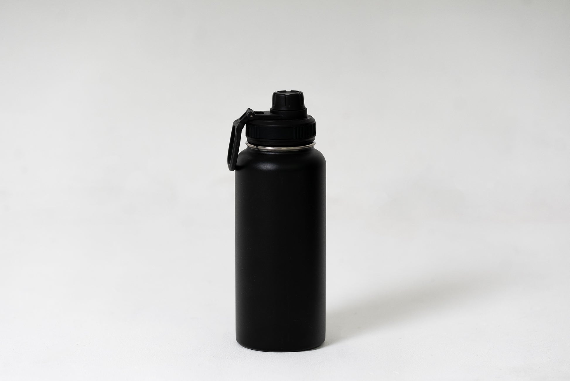 950ml water bottle with carry handle and leak proof design