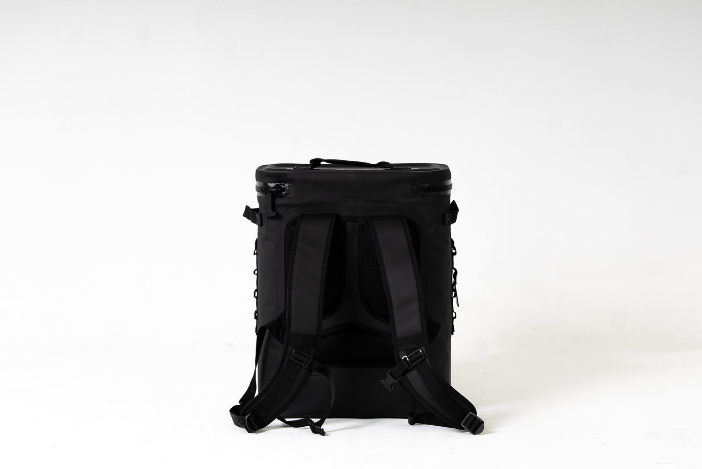 Close-up of the Polar Pack cooler’s padded back and heavy-duty zip